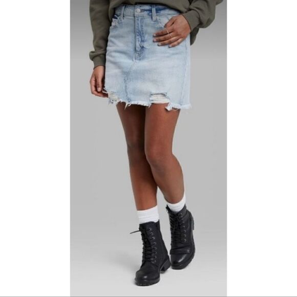 NWT Wild Fable Light Wash Distressed Denim Mini Skirt Size 8 Jean Micro Skirt - Picture 1 of 9